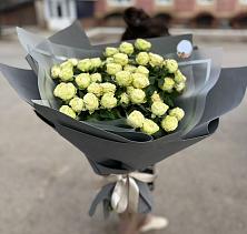 Букет Белые кустовые розы Солинеро в Труновском