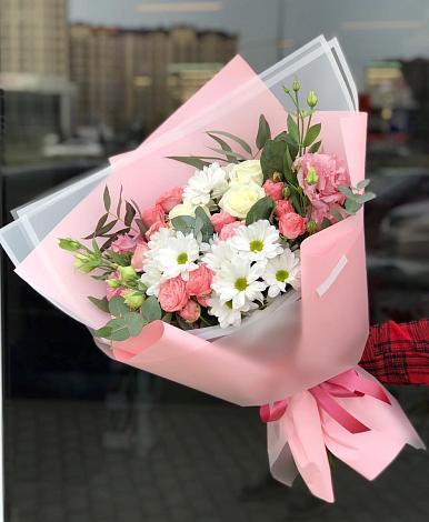 Букет цветов из: Розы, Лизиантусы и Хризантемы в Труновском